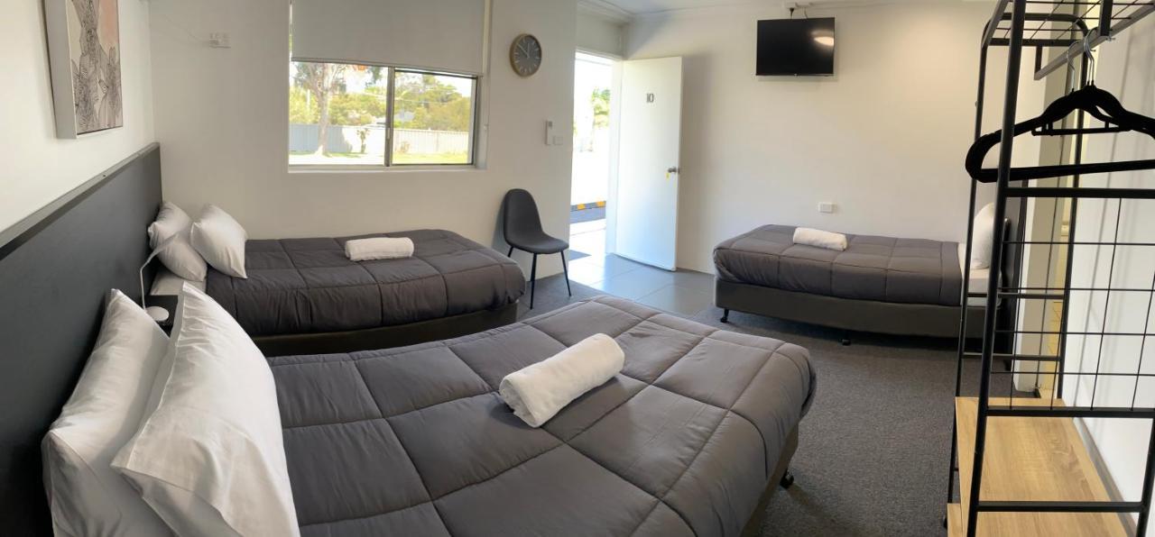 The Seaview Tavern Motel *